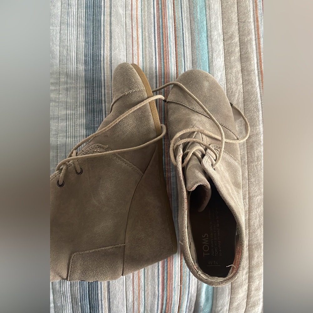 Toms wedges